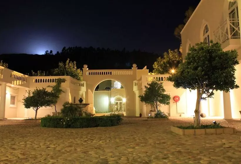 هتل Cascade Country Manor