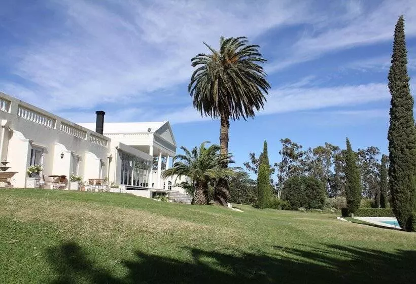 هتل Cascade Country Manor