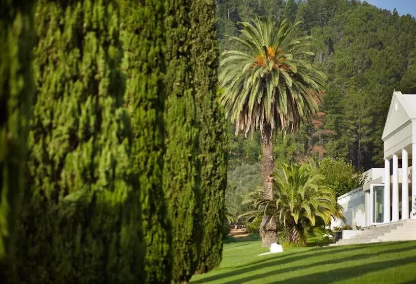 هتل Cascade Country Manor