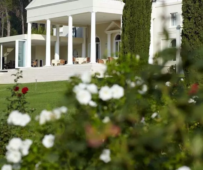 هتل Cascade Country Manor