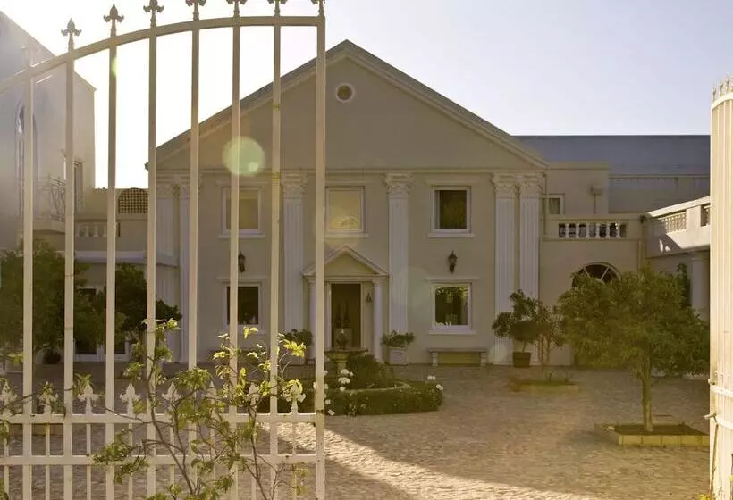 هتل Cascade Country Manor