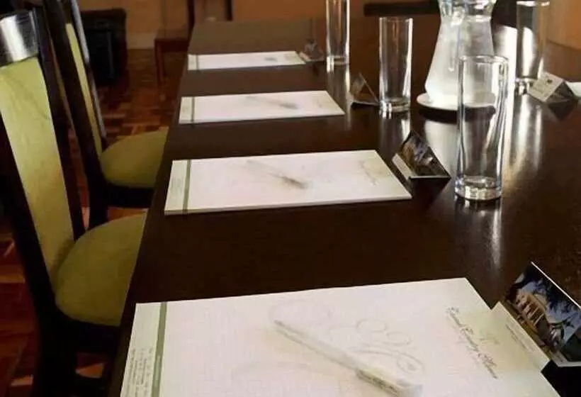 هتل Cascade Country Manor