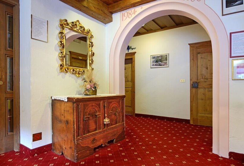 ホテル Dolomites Inn