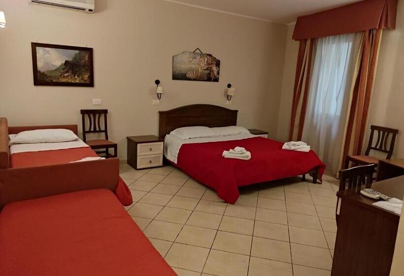 Отель Greta Rooms