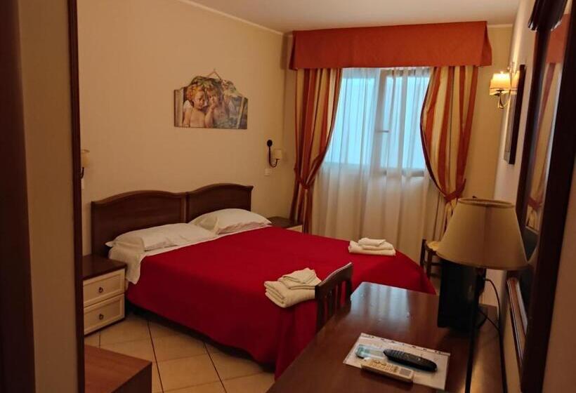 Отель Greta Rooms