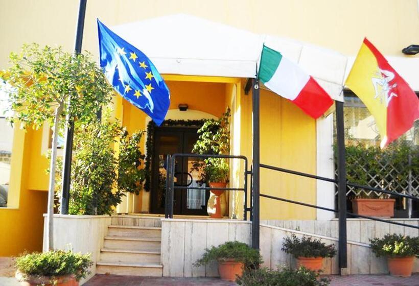 Отель Greta Rooms