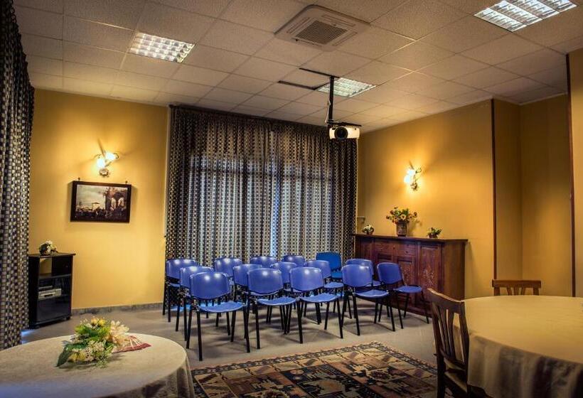 Отель Greta Rooms