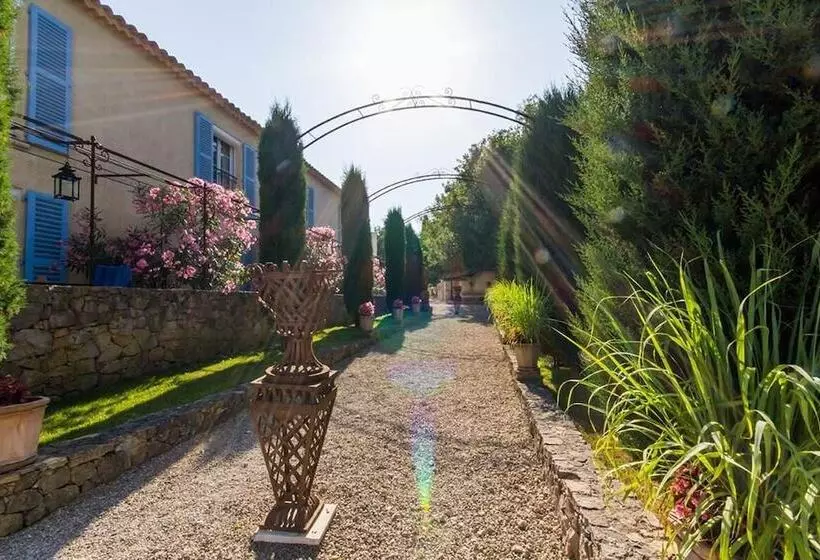 בית מלון כפרי La Bastide De Valbonne