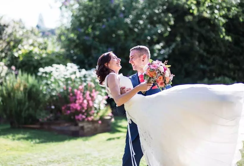 Tlh Toorak Hotel Tlh Leisure, Entertainment And Spa Resort