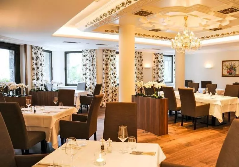 Отель Vier Jahreszeiten