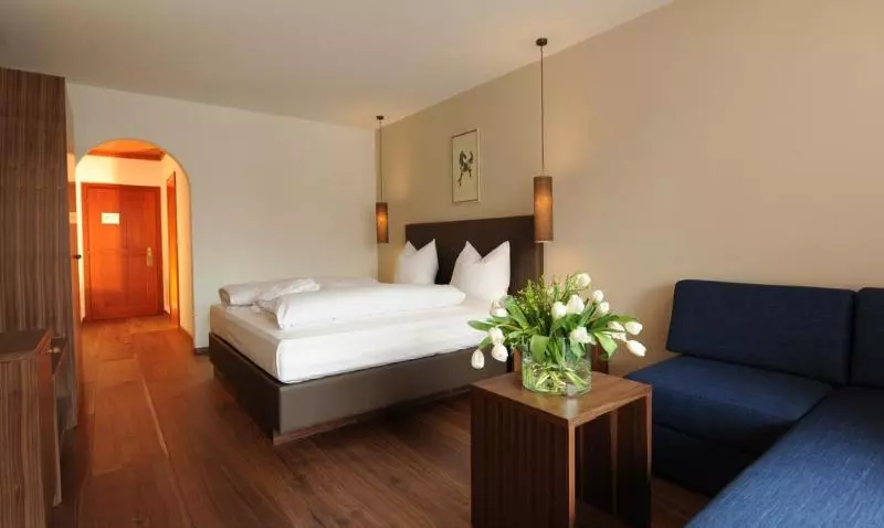 Отель Vier Jahreszeiten