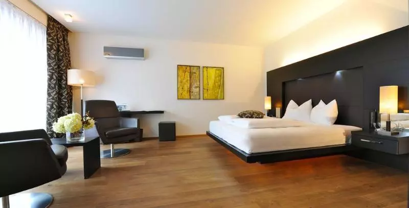 Отель Vier Jahreszeiten