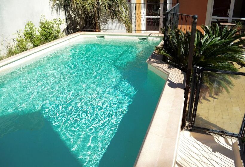 Logis Hotel De La Clape