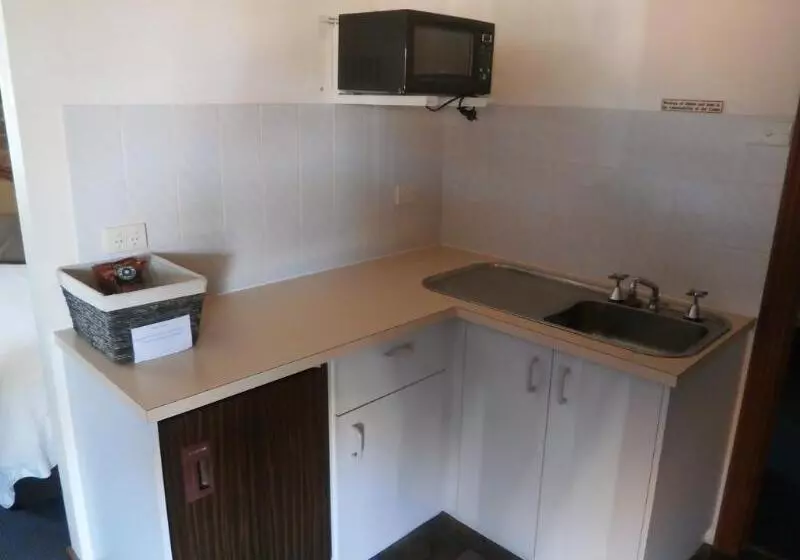 汽车旅馆  Kinross Inn