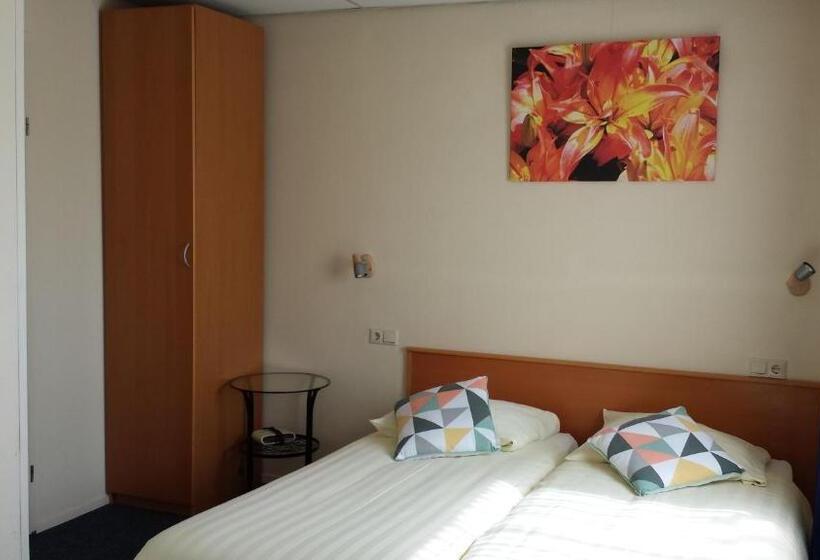 Hotel De Wilde Kriek Before De Karsteboom