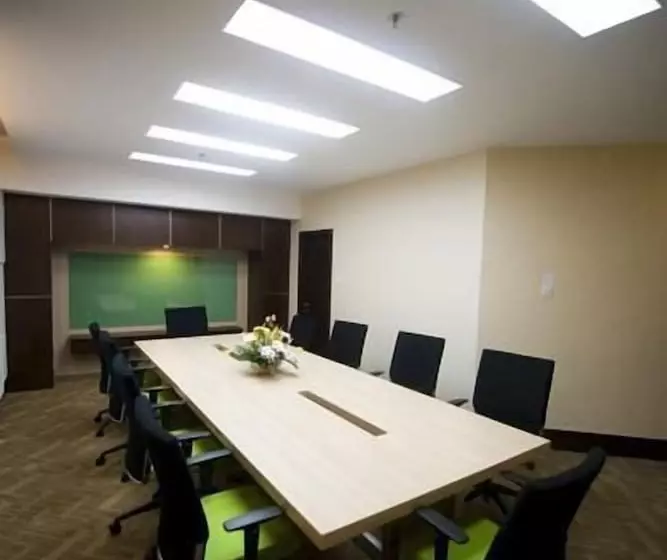 호텔 Emerald Garden International