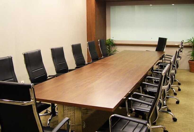 호텔 Emerald Garden International