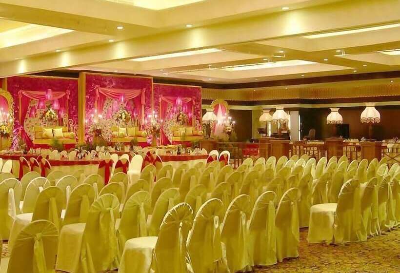 Отель Emerald Garden International