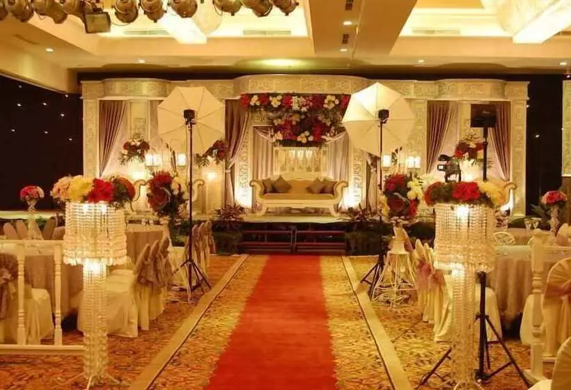 호텔 Emerald Garden International