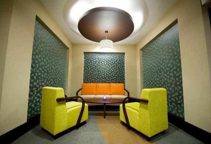 Отель Emerald Garden International