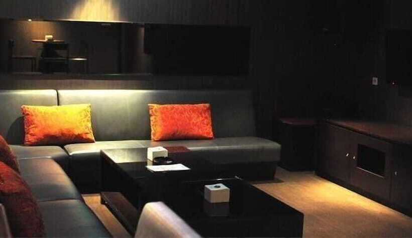 Отель Emerald Garden International