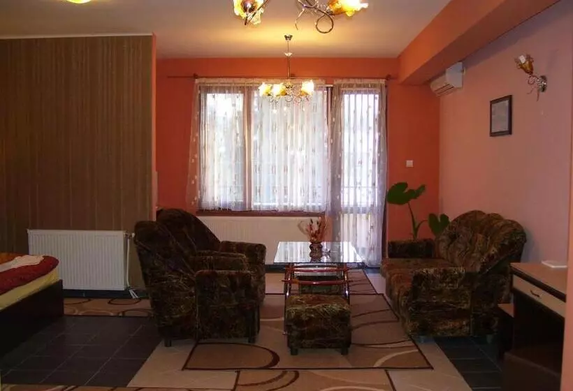 Hotel Kestenite Family