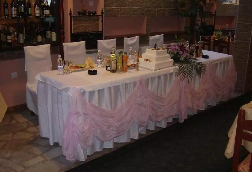 Hotel Kestenite Family