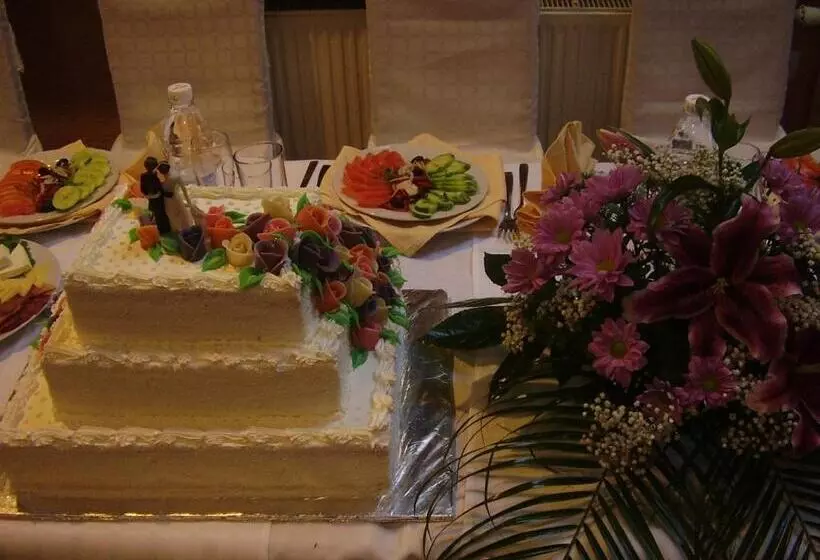 Hotel Kestenite Family