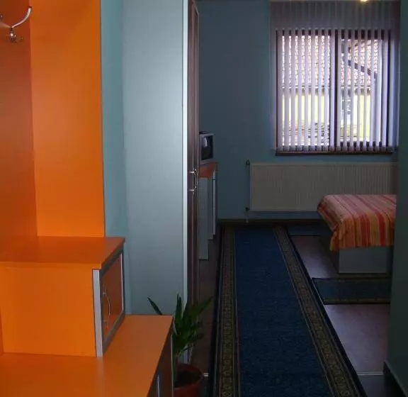 Hotel Kestenite Family