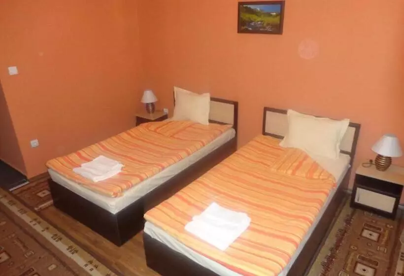 Hotel Kestenite Family