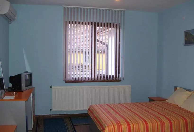 Hotel Kestenite Family