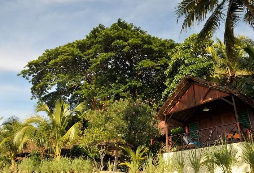 هتل L Heure Bleue