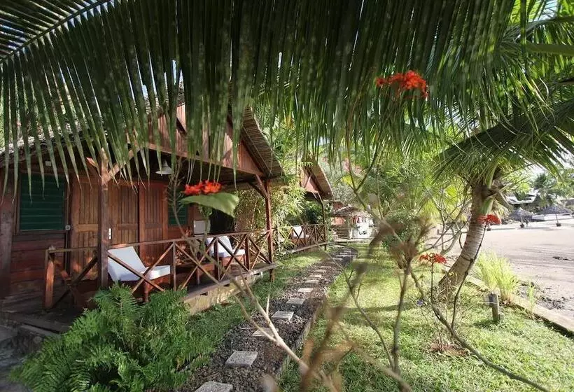 هتل L Heure Bleue