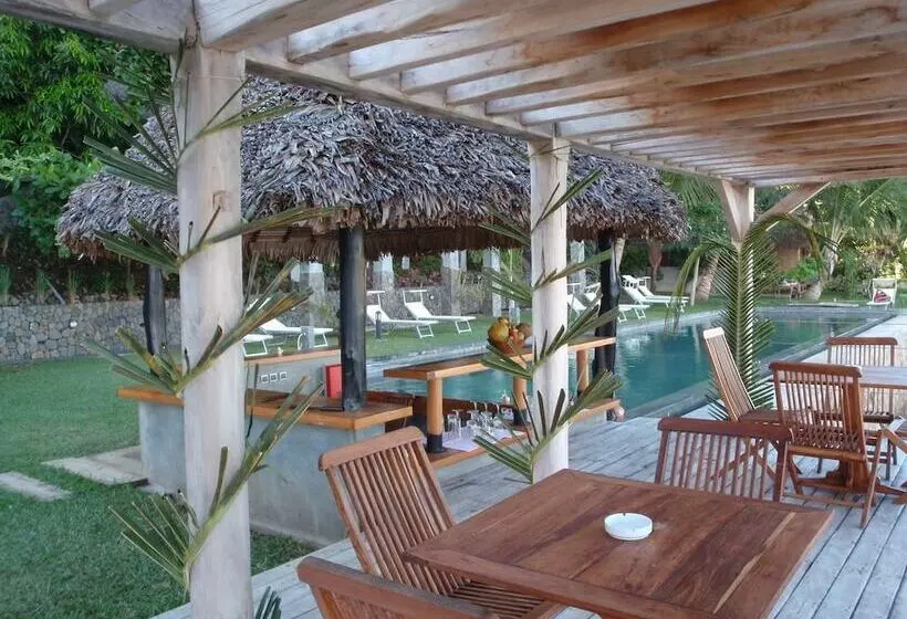 هتل L Heure Bleue