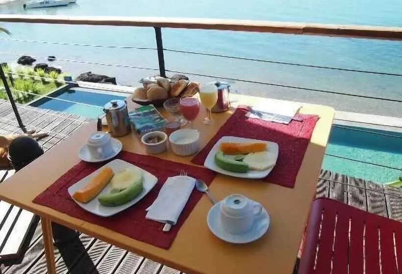 هتل L Heure Bleue