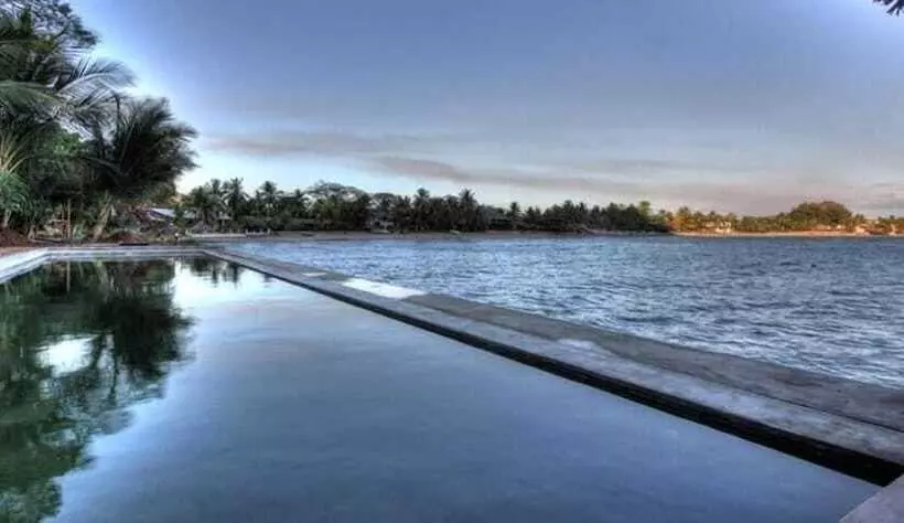 هتل L Heure Bleue