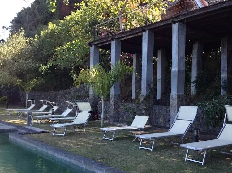 هتل L Heure Bleue