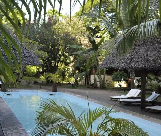 هتل L Heure Bleue