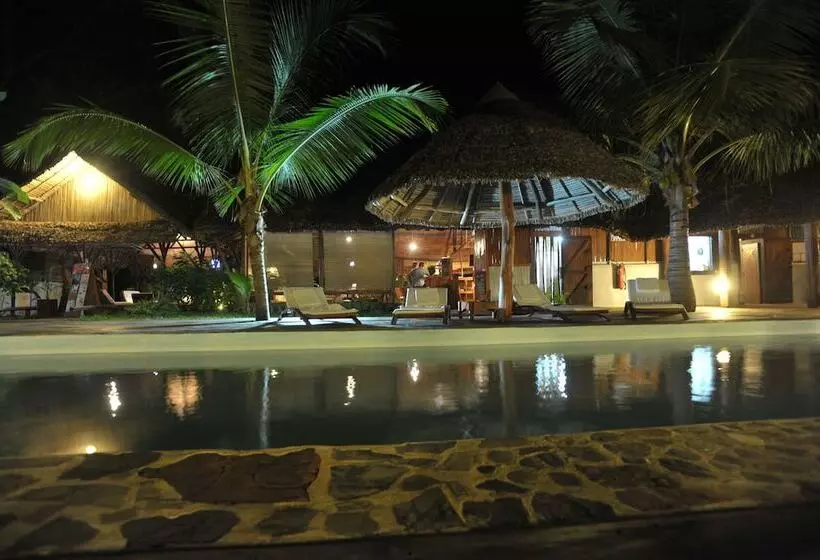 هتل L Heure Bleue