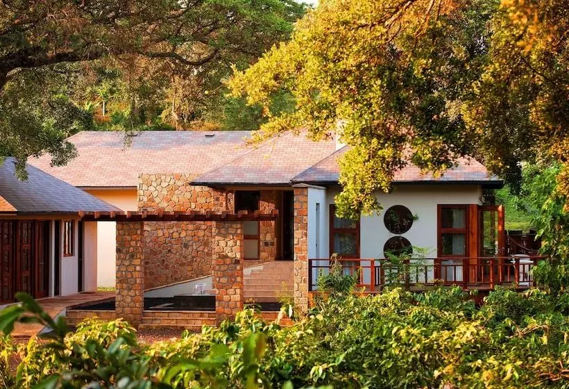 Отель Lake Duluti Lodge