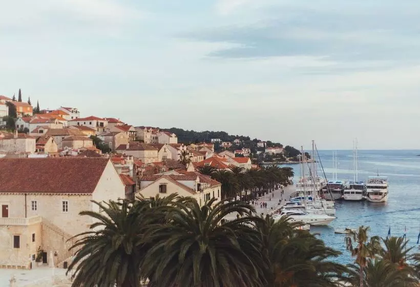 בית מלון כפרי Park Hvar