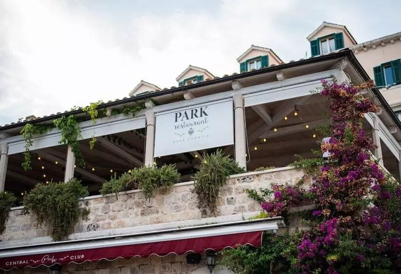 בית מלון כפרי Park Hvar