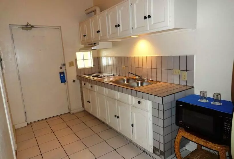 هتل Summer Holiday