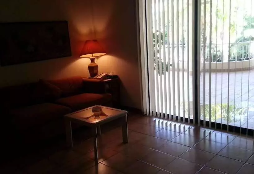 هتل Summer Holiday