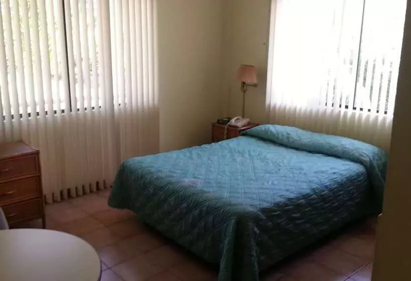 هتل Summer Holiday