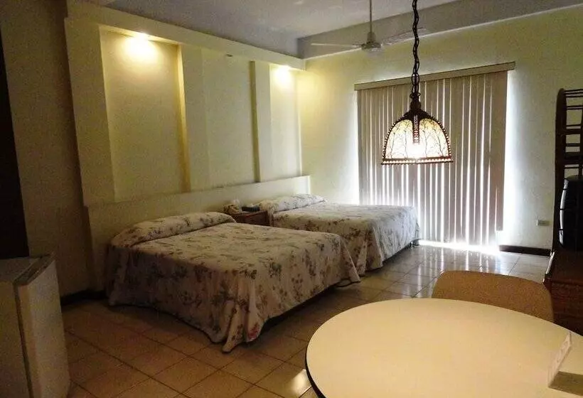 هتل Summer Holiday