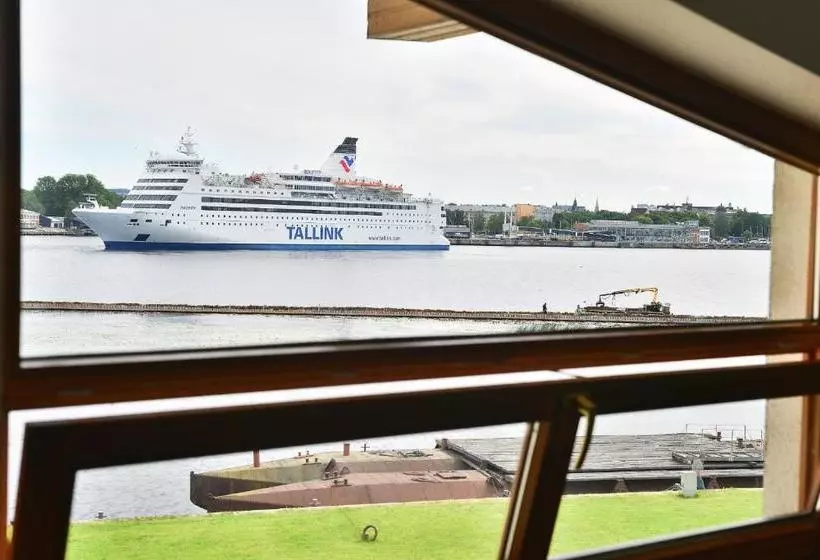 هتل Vantis Riverside