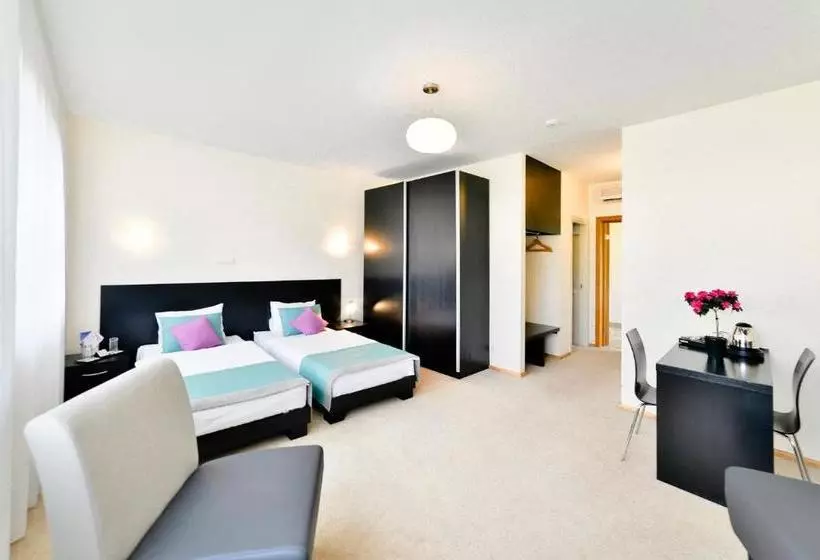 هتل Vantis Riverside