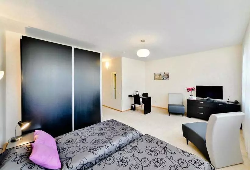 هتل Vantis Riverside