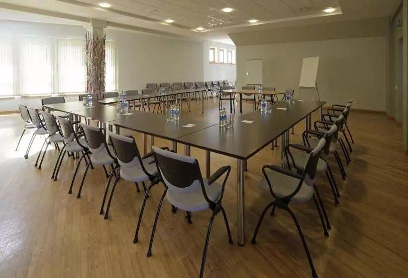 هتل Vantis Riverside